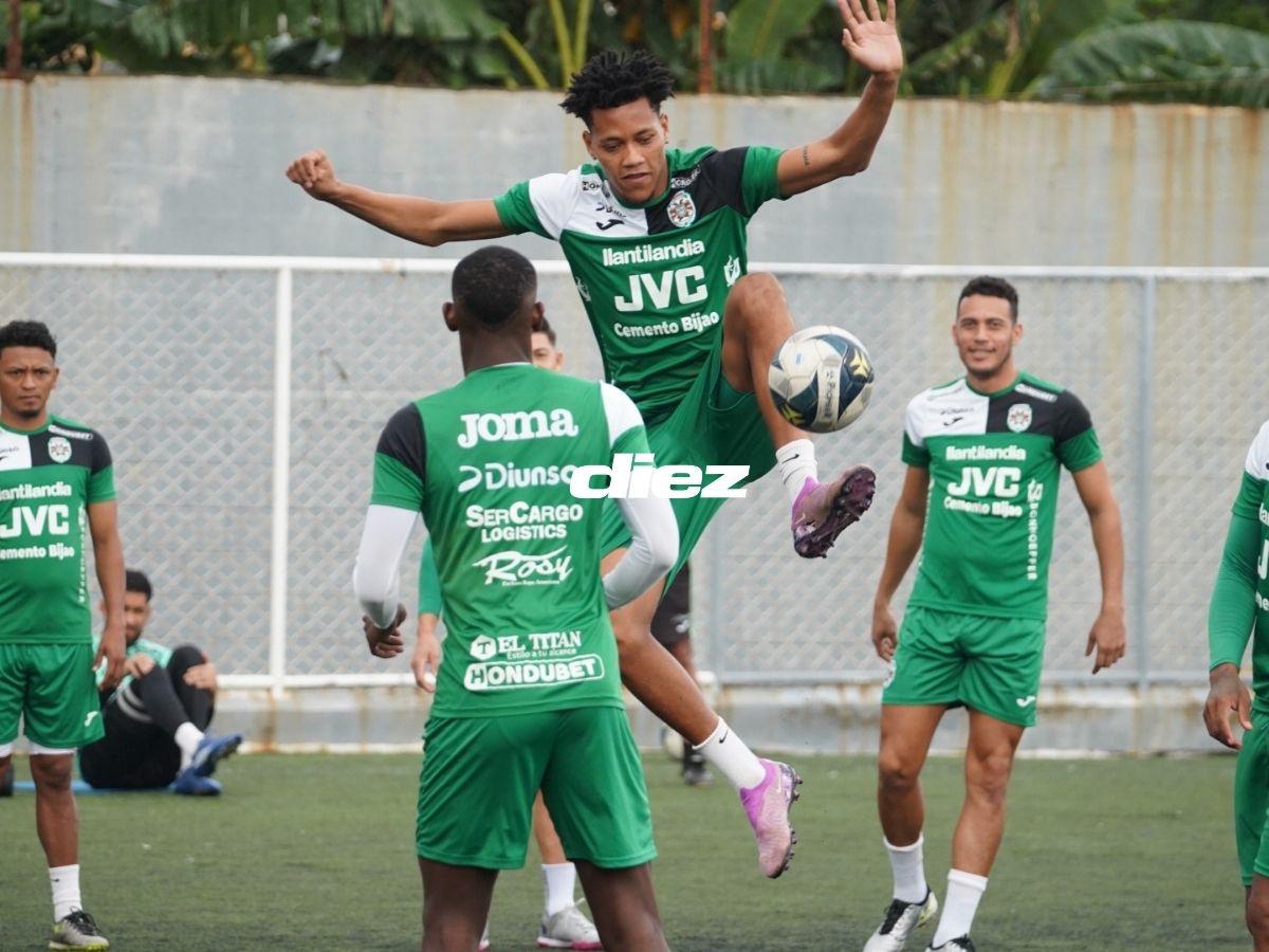 Sorpresa en el entreno de Marathón y así fue el recibimiento del nuevo fichaje verdolaga: ¡curioso look!