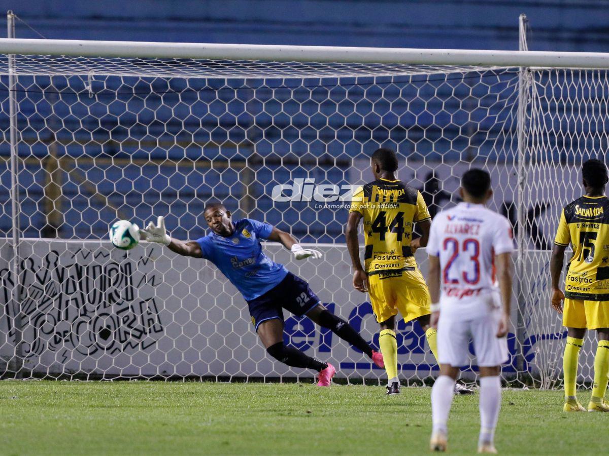 No se vio en TV: Show de “Buba” López contra Olimpia, las bellas chicas del clásico, bronca del DT de Real España y la policía blindó el Olímpico