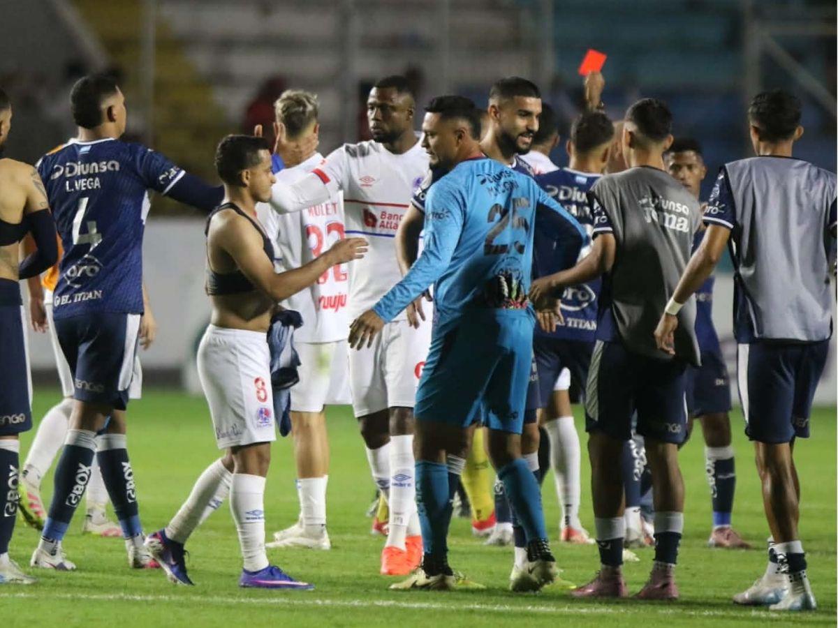 Bronca en Olimpia tras perder el clásico, dardo de Menjívar, la roja que nadie vio y la celebración del Motagua