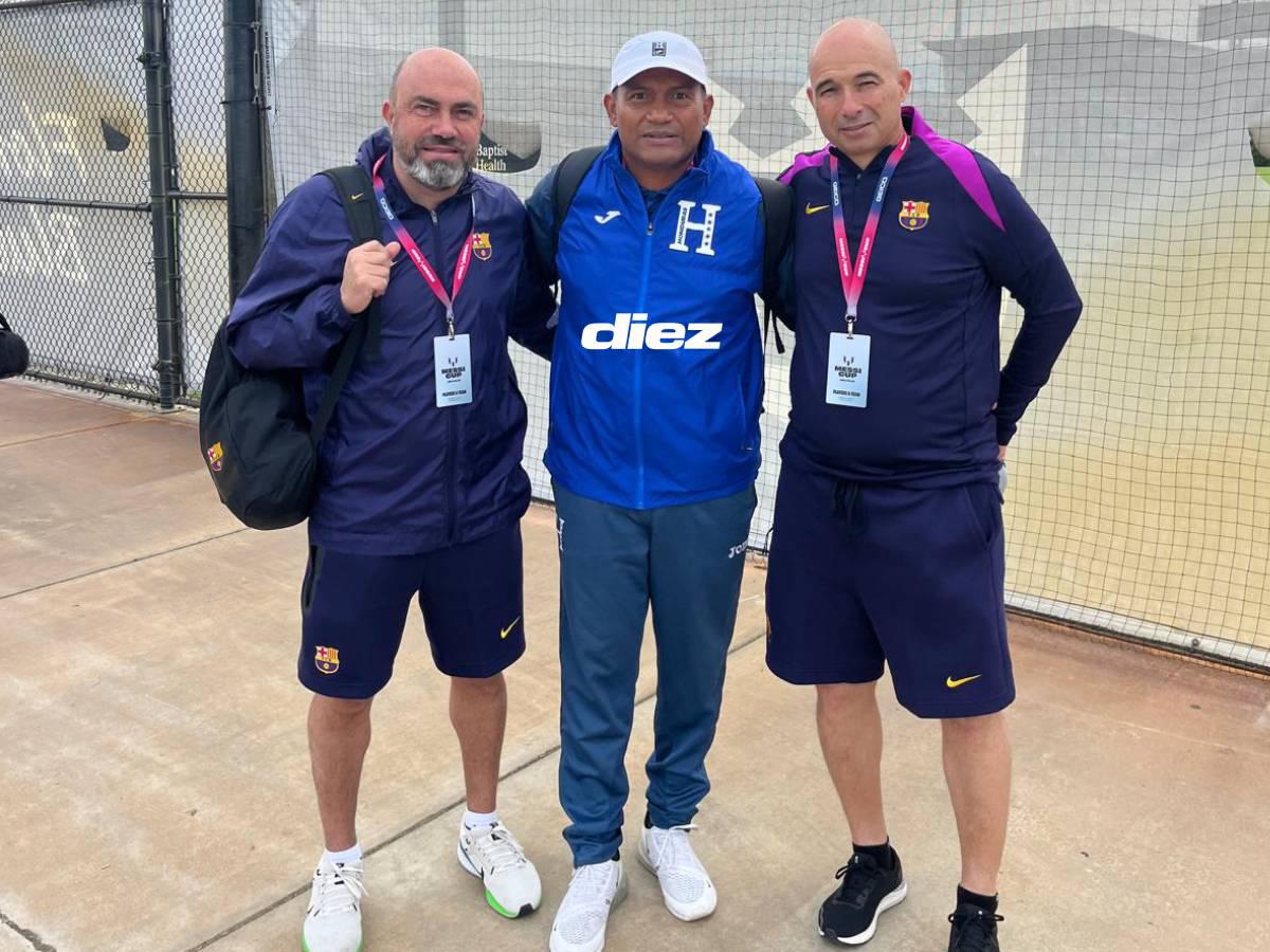Edil Pavón junto a los técnicos del Barcelona Sub-16 en la Messi Cup.