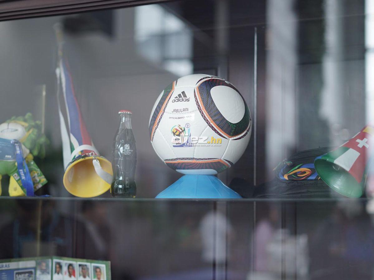 Ovación total a Reinaldo Rueda, el show de Polache, el exjugador que acompañó al DT de Honduras y el curioso obsequio al cafetero