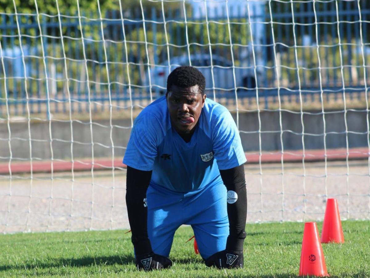 Pesa más de 80 kilos: ¿Quién es el portero que se hizo viral por su físico en la Copa África?