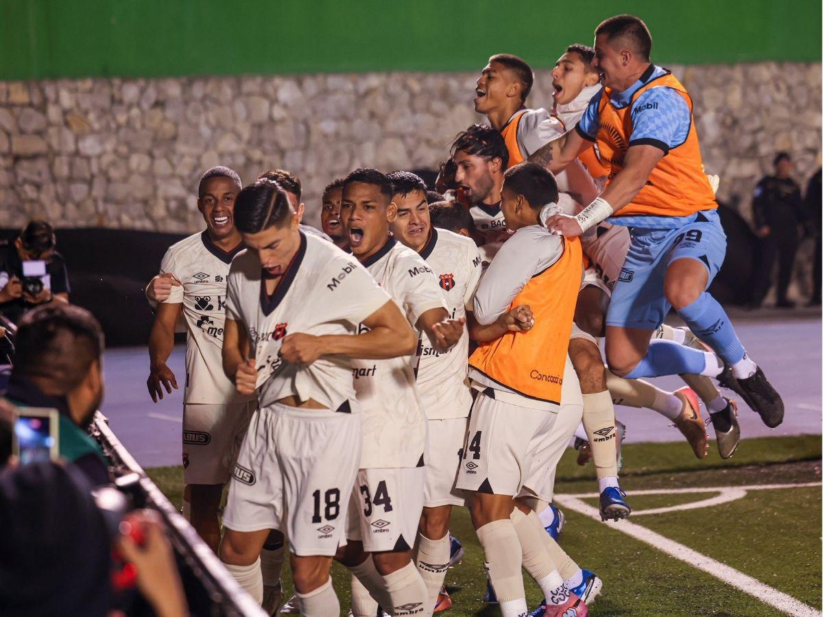 Futbolista del Xelajú hace arder a Concacaf: El polémico gesto tras perder ante Alajuelense por Copa Centroamericana