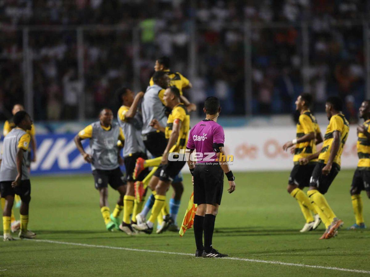 El llanto de futbolista del Real España, Michaell Chirinos se bajó a Troglio y el hincha que se golpeó en pleno clásico