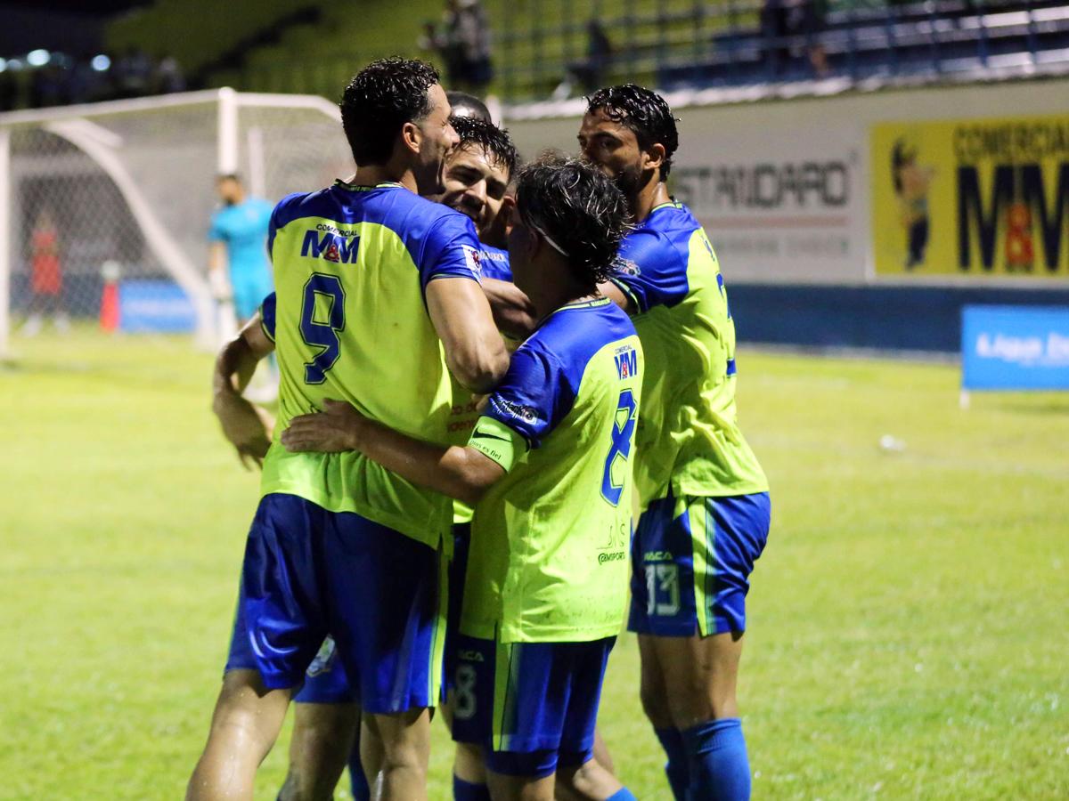 ¡Otra vez el mismo problema! Olancho FC y Real Sociedad no terminaron el partido por problemas con el fluido eléctrico; se juega mañana