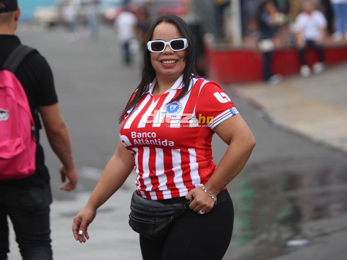 ¿Qué pasó con Auzmendi? Monumental recibimiento al Motagua, chicas bellas del Olimpia y policía blinda el Nacional