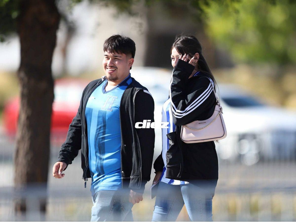 Carrazo con la bandera de Honduras, la loca pancarta, el gringo-catracho, Real España presente y la fiesta en California