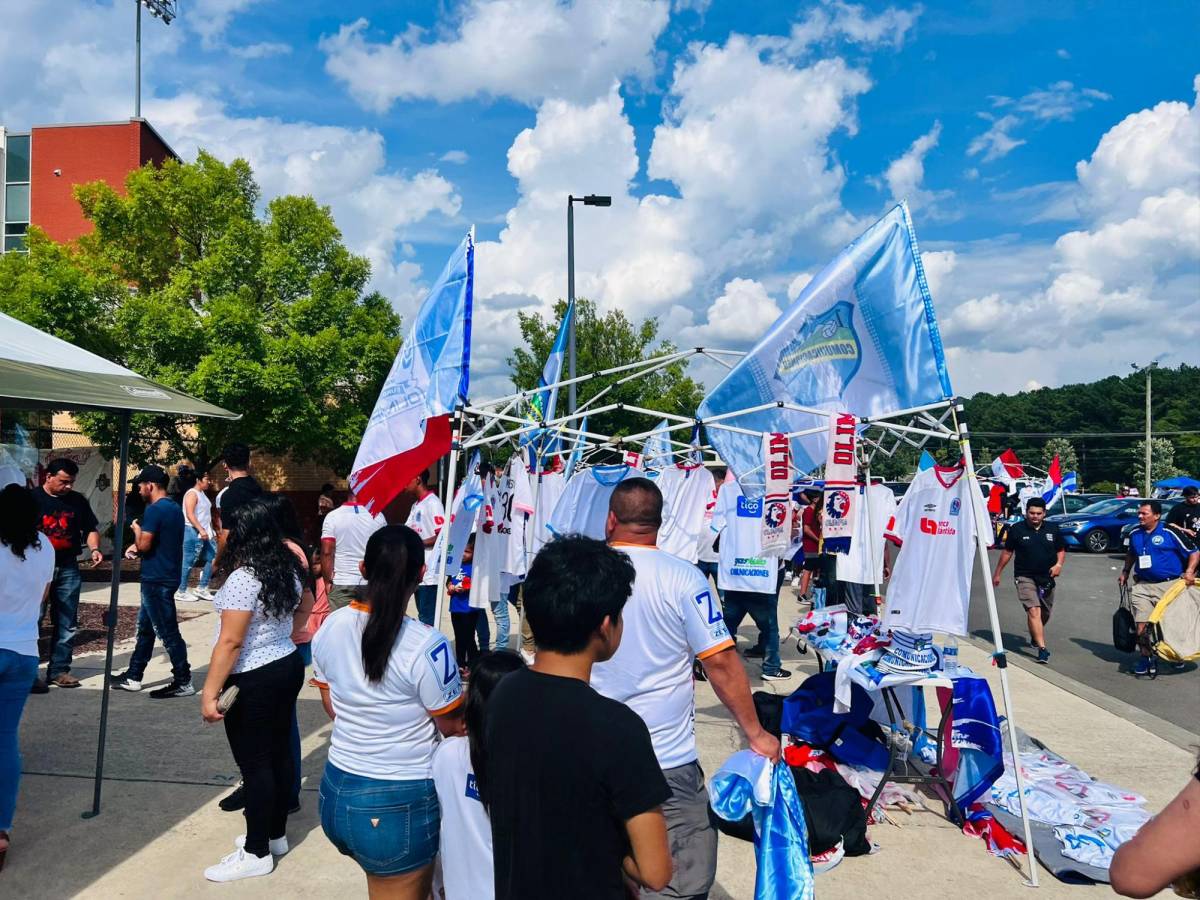 Belleza hondureña invade el Memorial Stadium de Durham para presenciar el amistoso Olimpia vs Comunicaciones