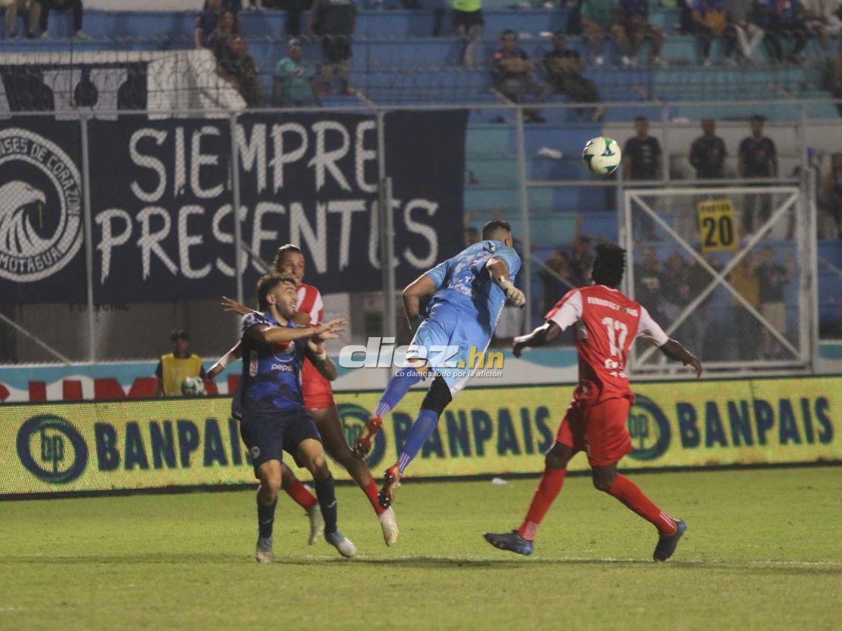 No se vio en TV: Bronca de Auzmendi, las bellas hinchas de Real Sociedad y la frustración del Motagua en el Nacional