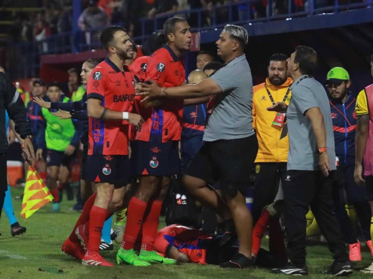 El polémico gesto por el que piden castigo a Jeaustin Campos, bronca de Real España en Guatemala y la decepción