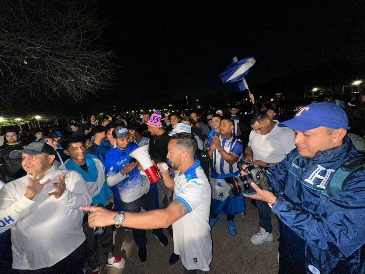 Rougier enamoró y la petición especial de la afición: así fue el histórico banderazo en la previa de Honduras - Costa Rica