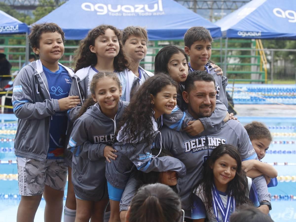¡Tremenda adrenalina! Más de 400 atletas de natación dieron gran batalla en campeonato de piscina en SPS