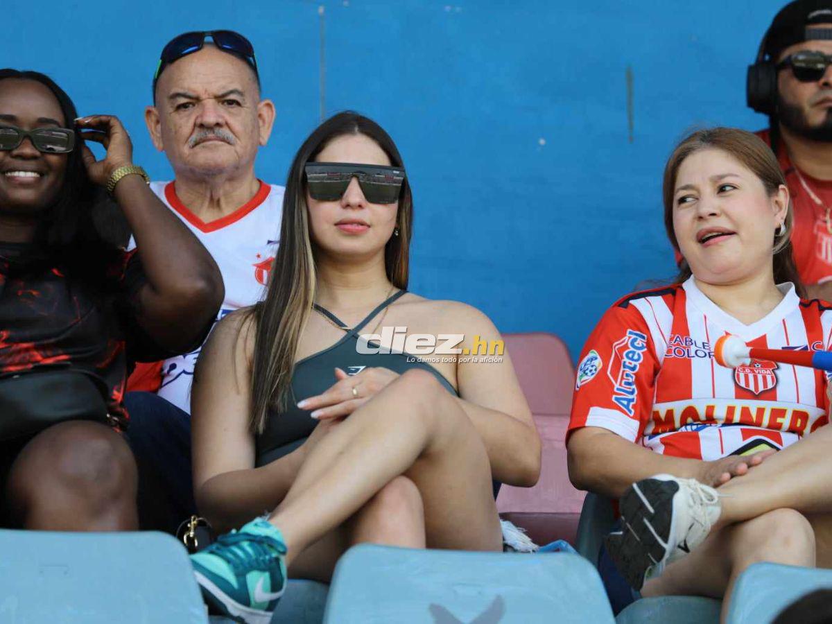 Annie Córdova, la bella novia de Luis Palma, se robó miradas en el estadio Ceibeño: así vivió el repechaje entre Vida vs Lobos