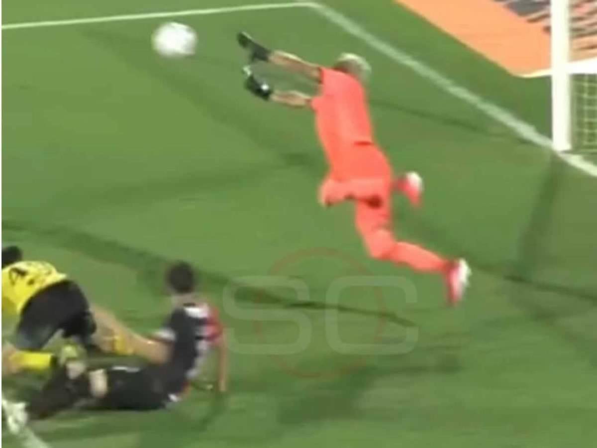 Keylor Navas se lució en su debut con Newell’s en Argentina: recibió premio y espectacular postal con la afición