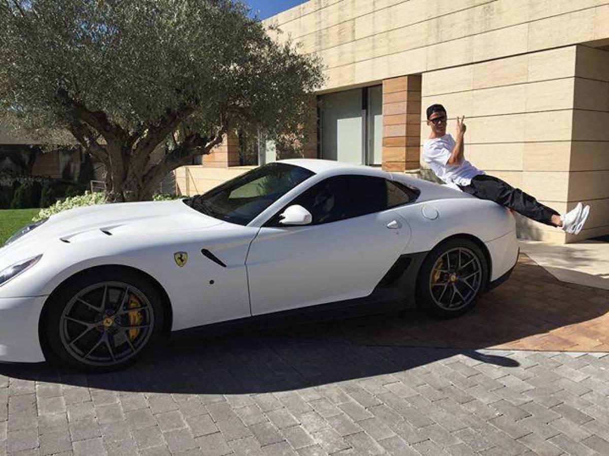 ¡Georgina le regaló una joya más! Asciende la impresionante colección de carros de Cristiano Ronaldo: un garaje galáctico