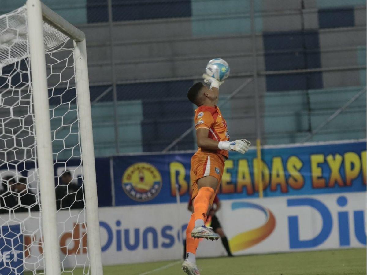 La polémica roja de Armando Castro al Marathón, llanto de futbolista, la mejor atajada del Clausura y tristeza en Marathón