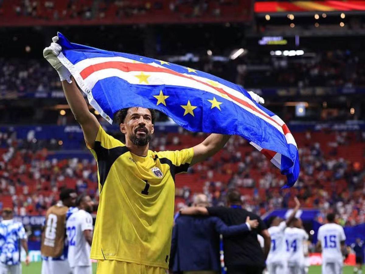 Vozinha aprovechó de su fama: así recibieron a Cabo Verde tras el histórico mundial