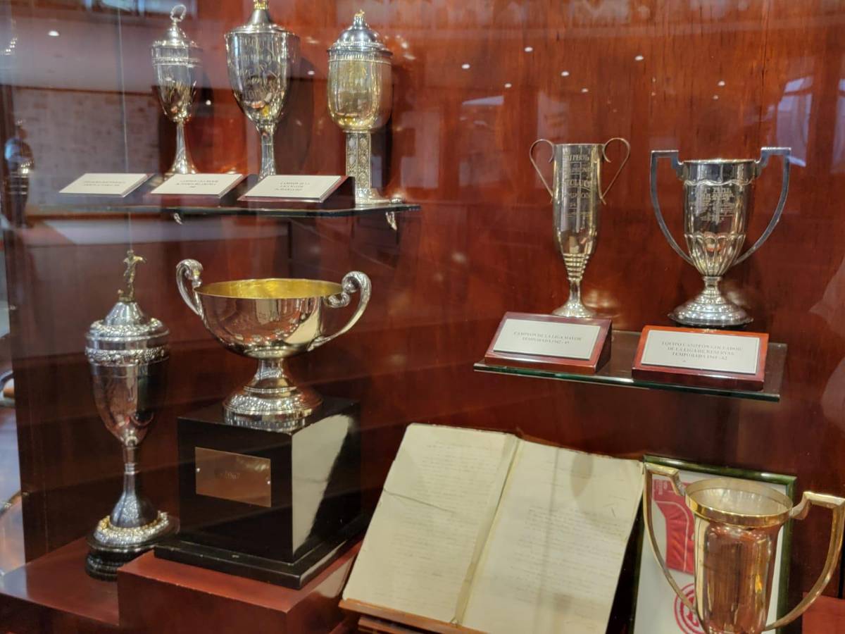 Olimpia y Carlos Pavón relucen en las vitrinas: así es el histórico y hermoso museo del Toluca en el Nemesio Diez