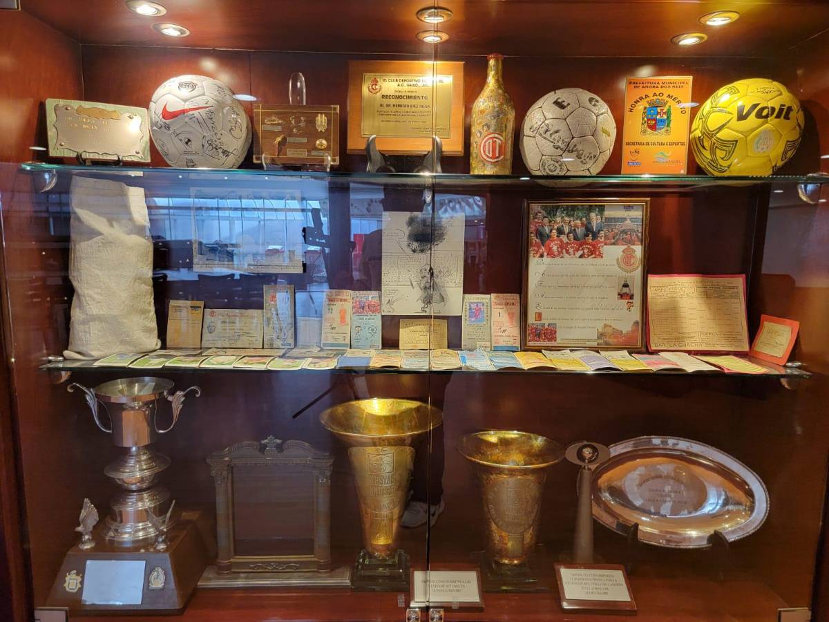 Olimpia y Carlos Pavón relucen en las vitrinas: así es el histórico y hermoso museo del Toluca en el Nemesio Diez