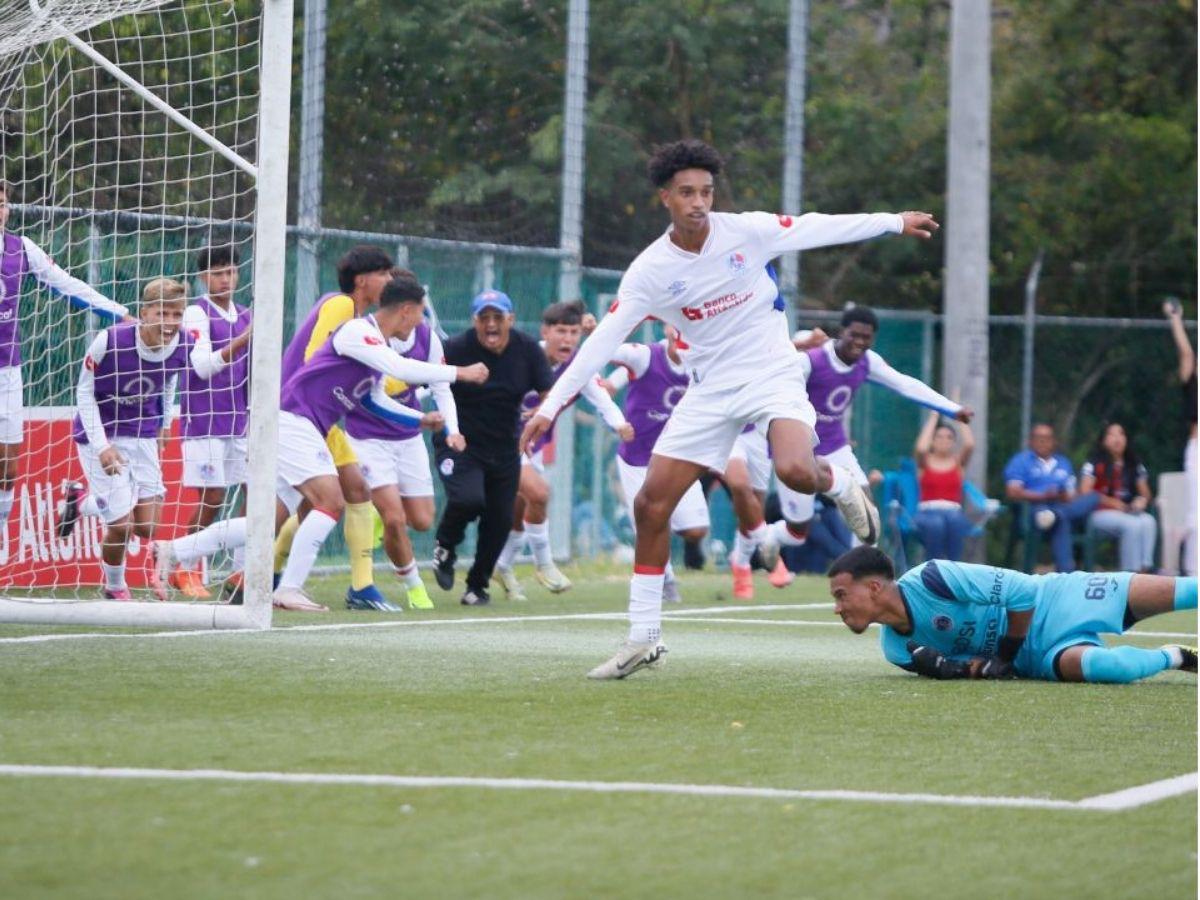 ¡Increíble! Árbitro suspende partido de Reservas entre Olimpia vs Juticalpa por insólito problema