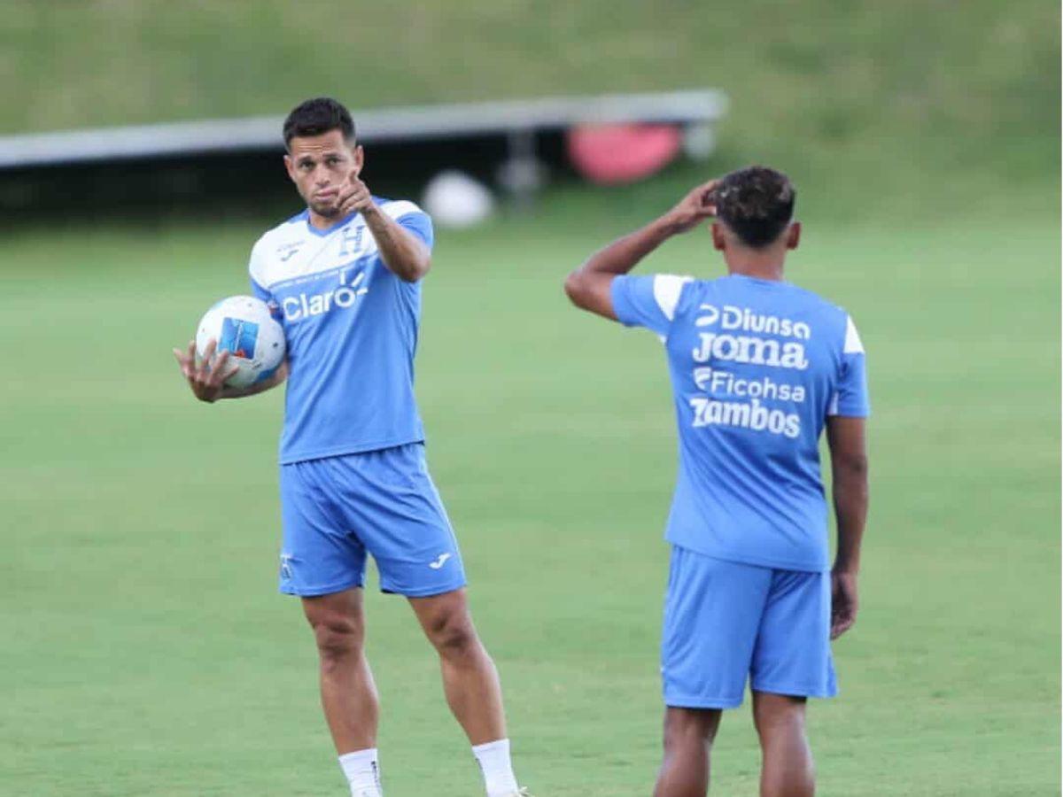 Hermosa bebé le robó el corazón a Alexy Vega y ambientazo en el CAR: Así fue el último entreno de la Selección de Honduras