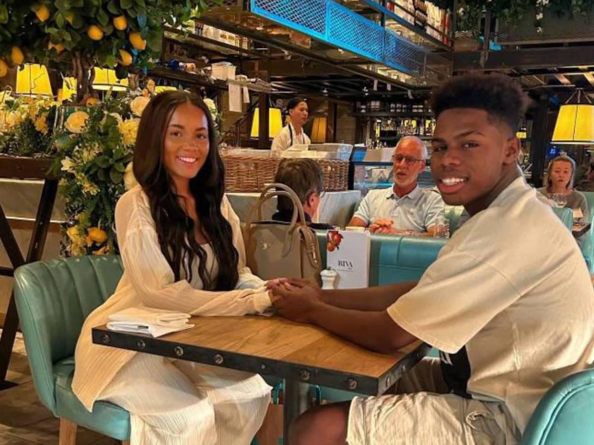 ¿Quién es la desconocida novia de Keyrol Figueroa, el hondureño que estuvo convocado por el primer equipo del Liverpool?