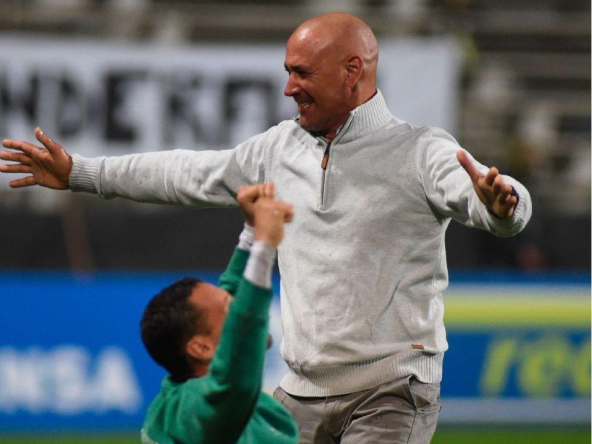 ¡Dos veces campeón en Uruguay! ¿Quién es Eduardo Espinel, el nuevo director técnico del Olimpia?