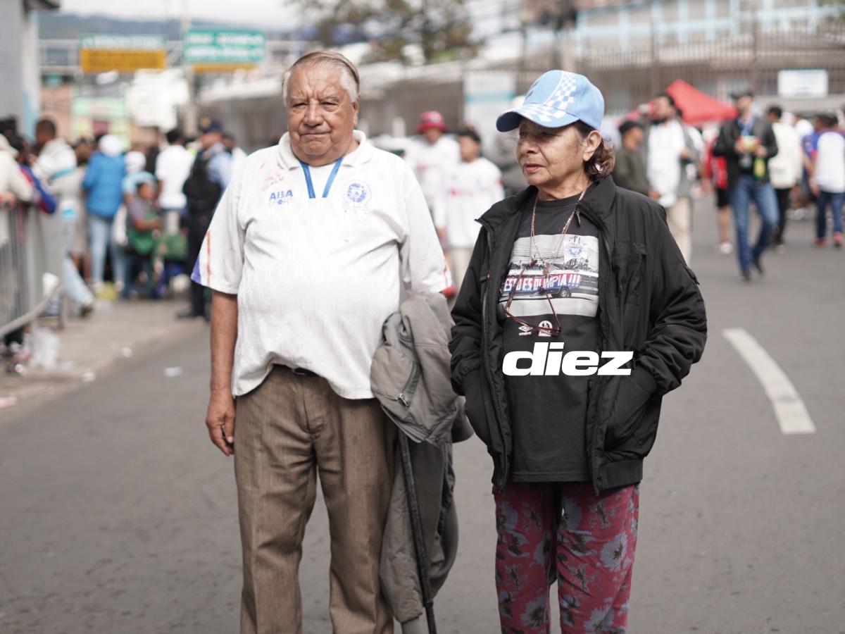 Final Olimpia-Motagua: ¡Ambientazo! Primeros aficionados en el Nacional, fiesta de la Ultra Fiel y bellas chicas