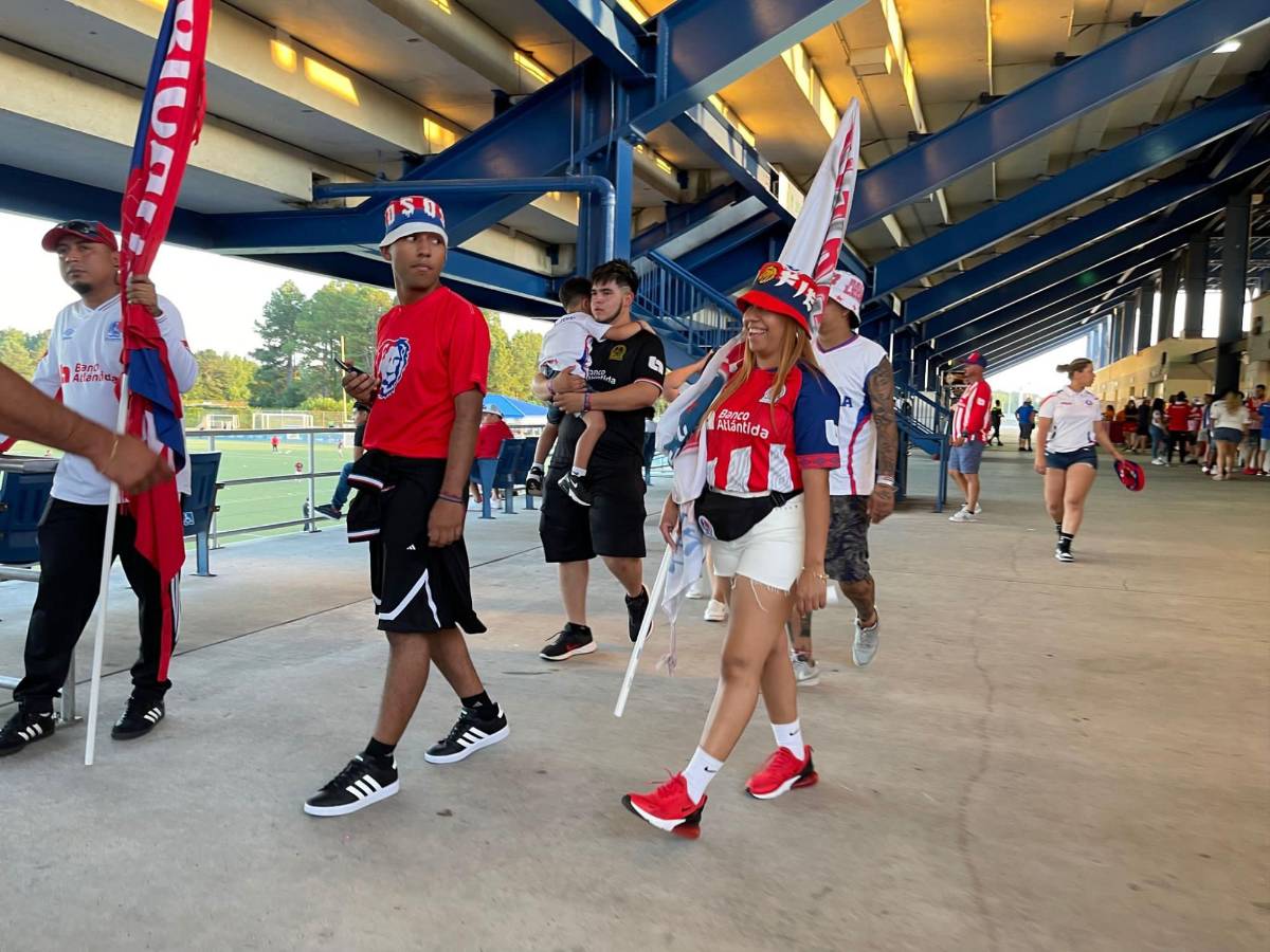 Bellas aficionadas de Olimpia en Virginia Beach, locura de la Ultra Fiel y los curiosos salvadoreños en amistoso “Merengue” ante Águila