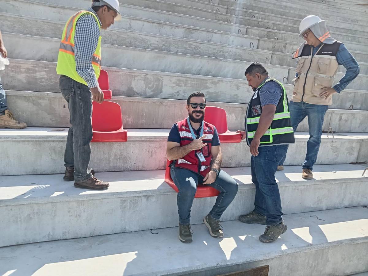 Especialista europeo realizó supervisión para la instalación de butacas en el estadio Nacional Chelato Uclés