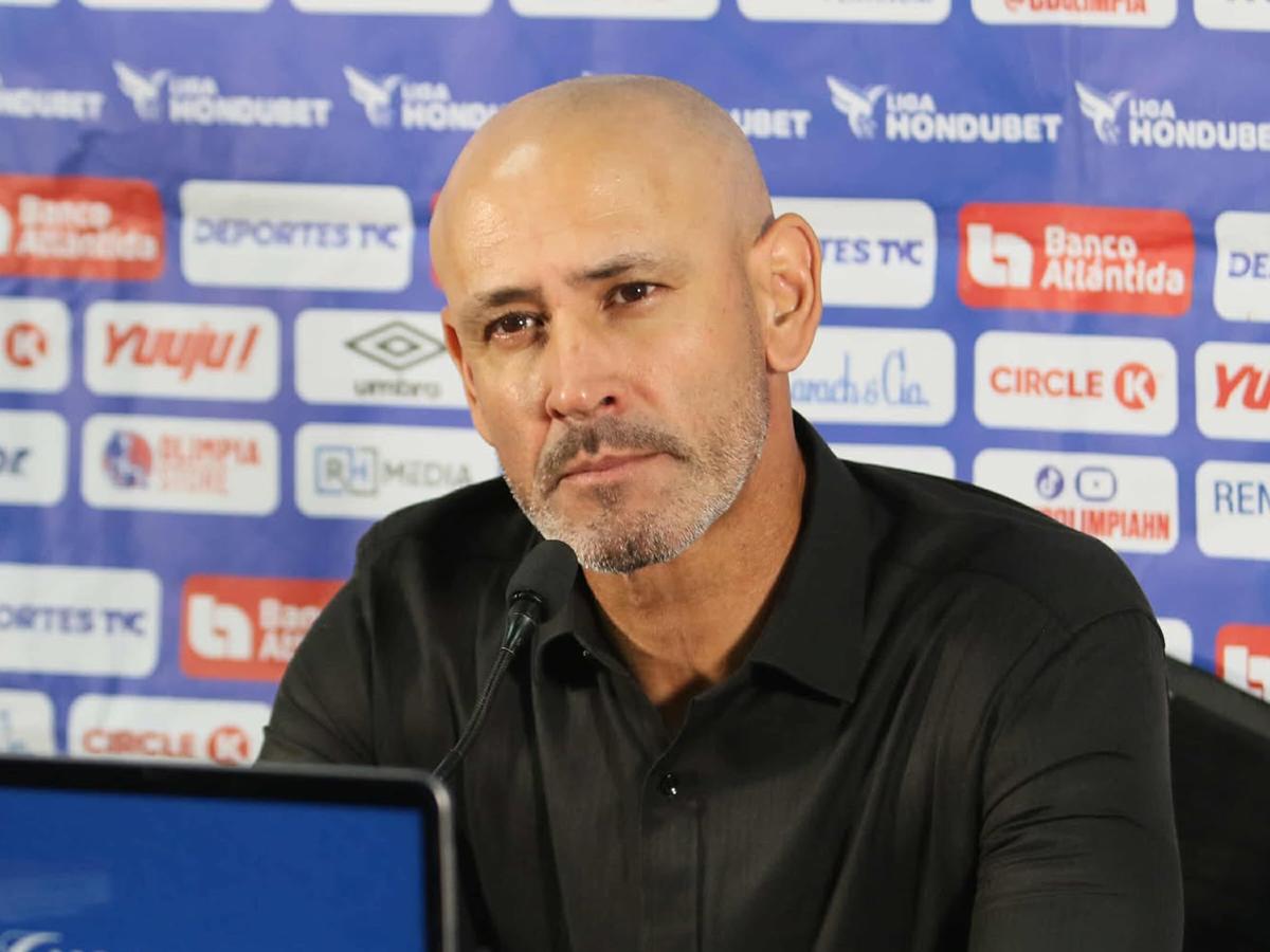 Un Espinel muy sincero zanja el tema de su renuncia, la eliminación de Honduras del Mundial y el tema Edrick Menjívar