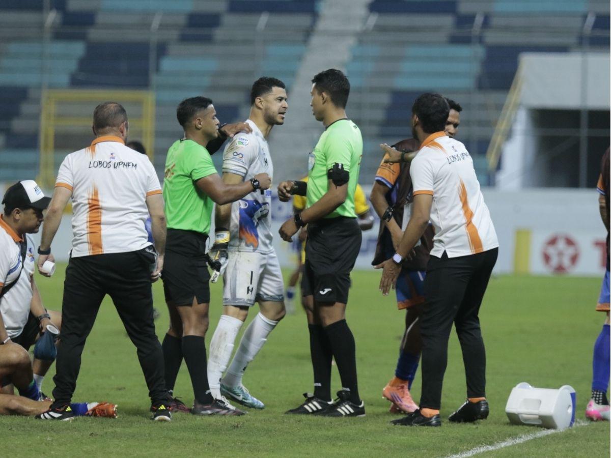 Lobos explota ante el arbitraje por brutal falta contra Marcos Morales frente a Real España: El fútbol exige justicia