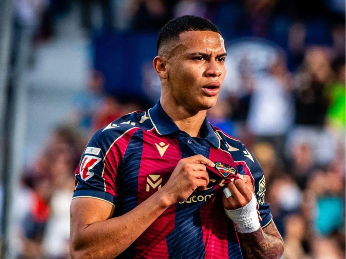 ¡Obsequio inolvidable! Crack mundial del Real Madrid le regaló su camiseta a Kervin Arriaga en el Bernabéu