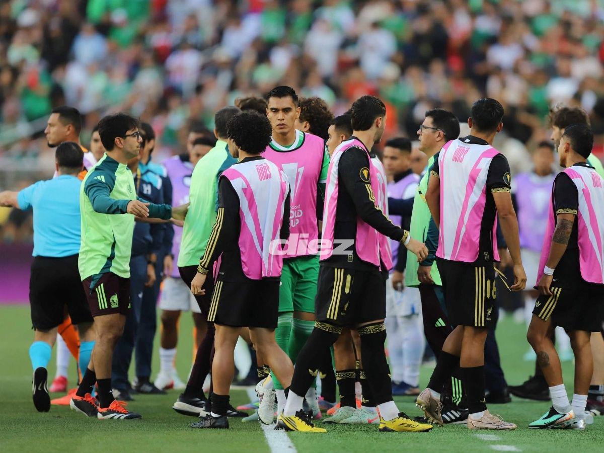 Penal no pitado a Honduras, bronca de México, rostros tristes en La H y feo desplante del Vasco Aguirre con hondureño