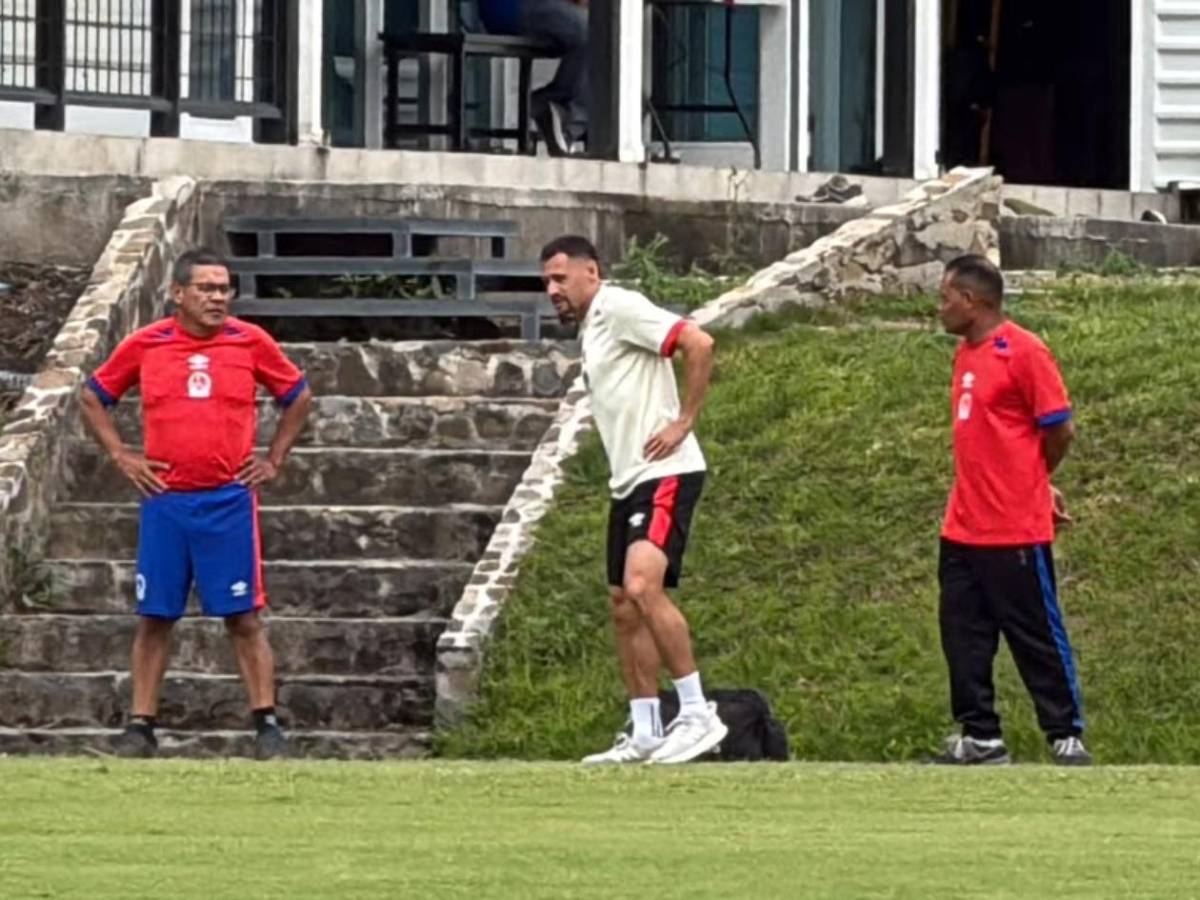Espinel en vilo: tres futbolistas de Olimpia encienden las alarmas en pleno entreno