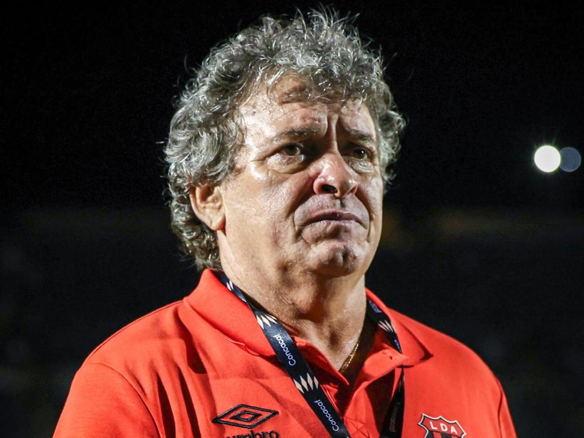 Alajuelense la pasa mal en Costa Rica y confirman el futuro de Óscar 'Machillo' Ramírez: Nuestro técnico se llama...