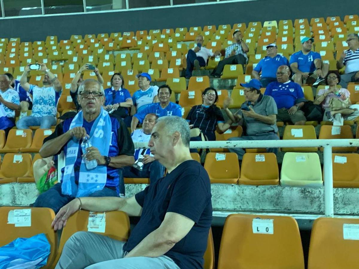 ¡Presencia catracha! Las imágenes del ambiente en el estadio Olímpico Félix Sánchez para el duelo entre Cuba y Honduras