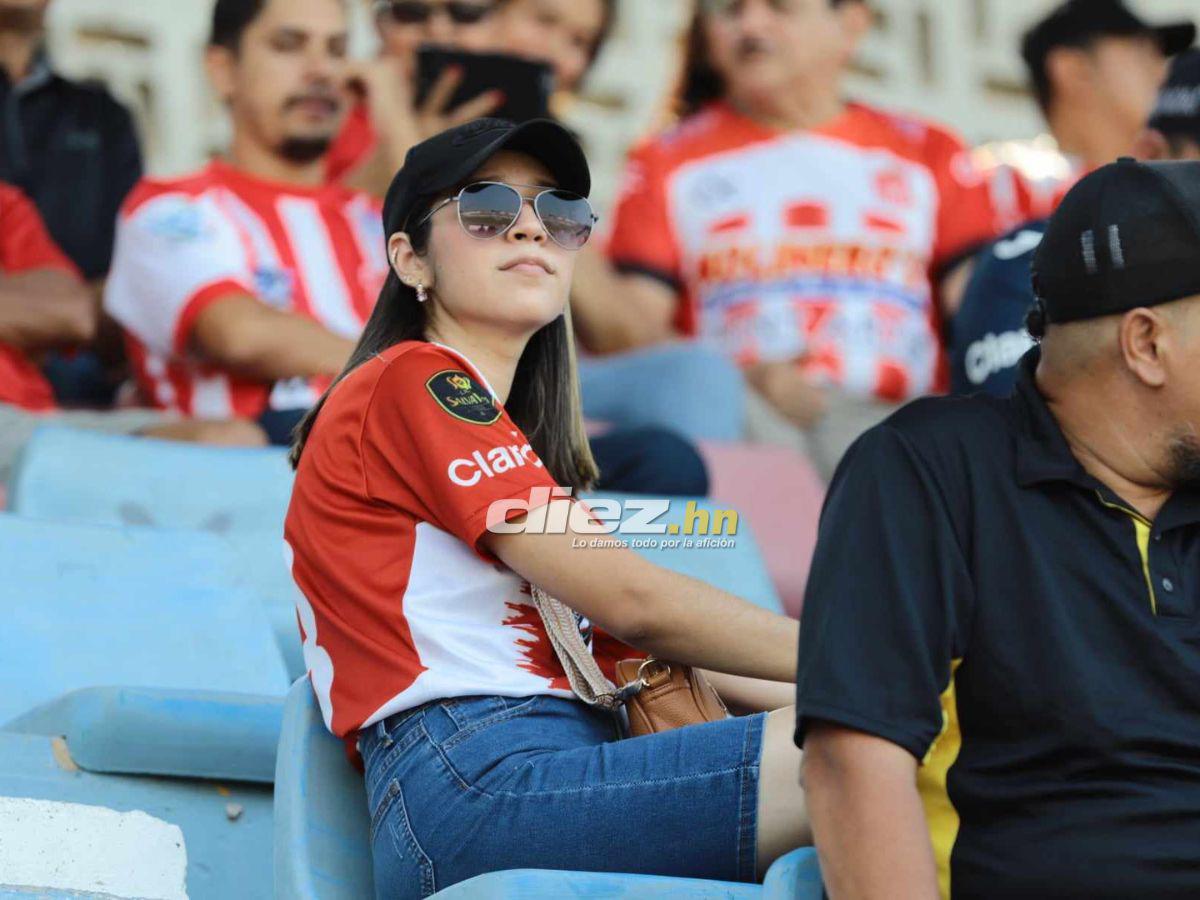 Locura por el Vida, personaje se robó el show y derroche de bellezas previo a la “final” por el no descenso ante Motagua