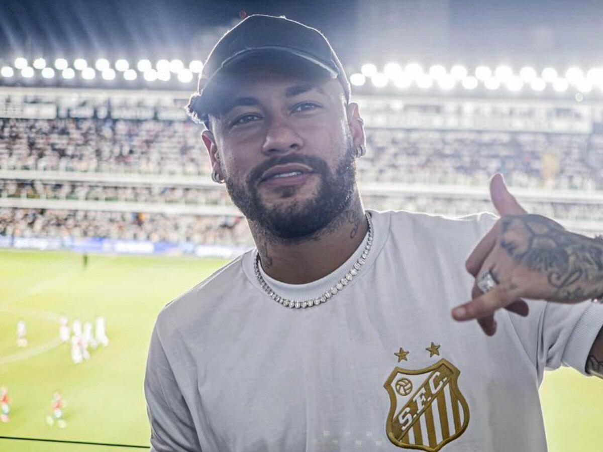 Neymar estaría por dejar el Al-Hilal para volver a jugar con el Santos de Brasil.