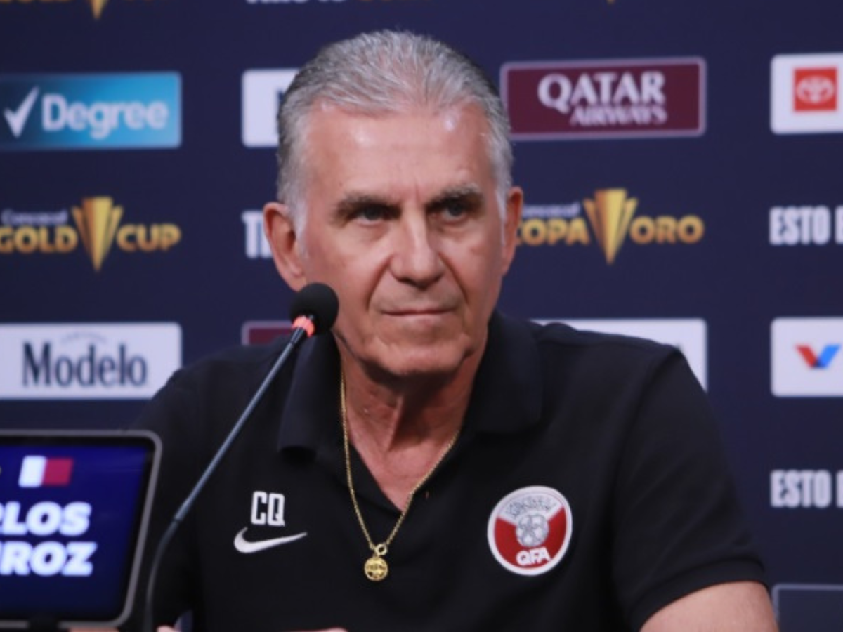 Carlos Queiroz, entrenador de Qatar, arremete contra el arbitraje tras polémica mano de Bengtson: “¿Los partidos tienen VAR?”