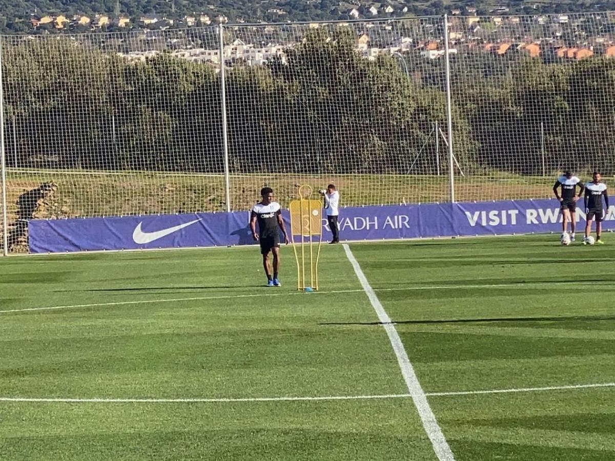 José Molina puso a sudar a los convocados y tres nuevos 'fichajes'; así fue el primer entreno de Honduras en España