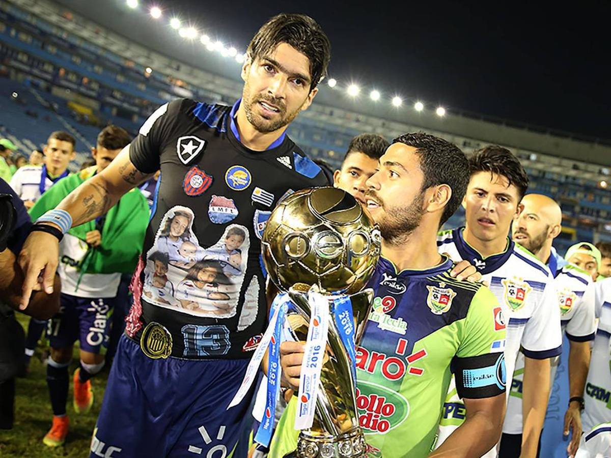 Triste adiós: ¿Por qué en el fútbol de El Salvador desafiliaron al Santa Tecla, campeón de liga, donde figuró 'Loco' Abreu?