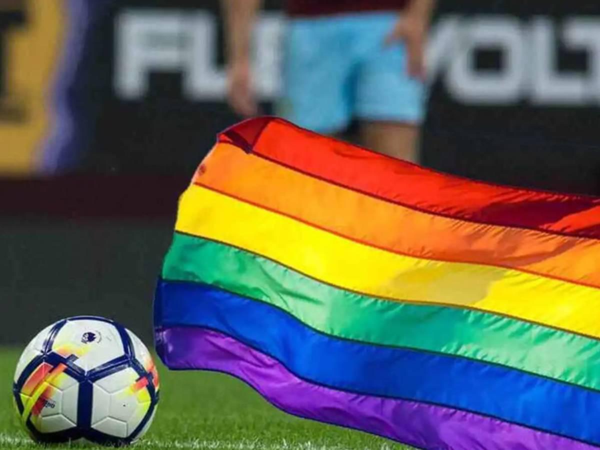 Futbolista rompe silencio y revela que fue despedido de su equipo por salir del clóset: Mi propio club era homófobo