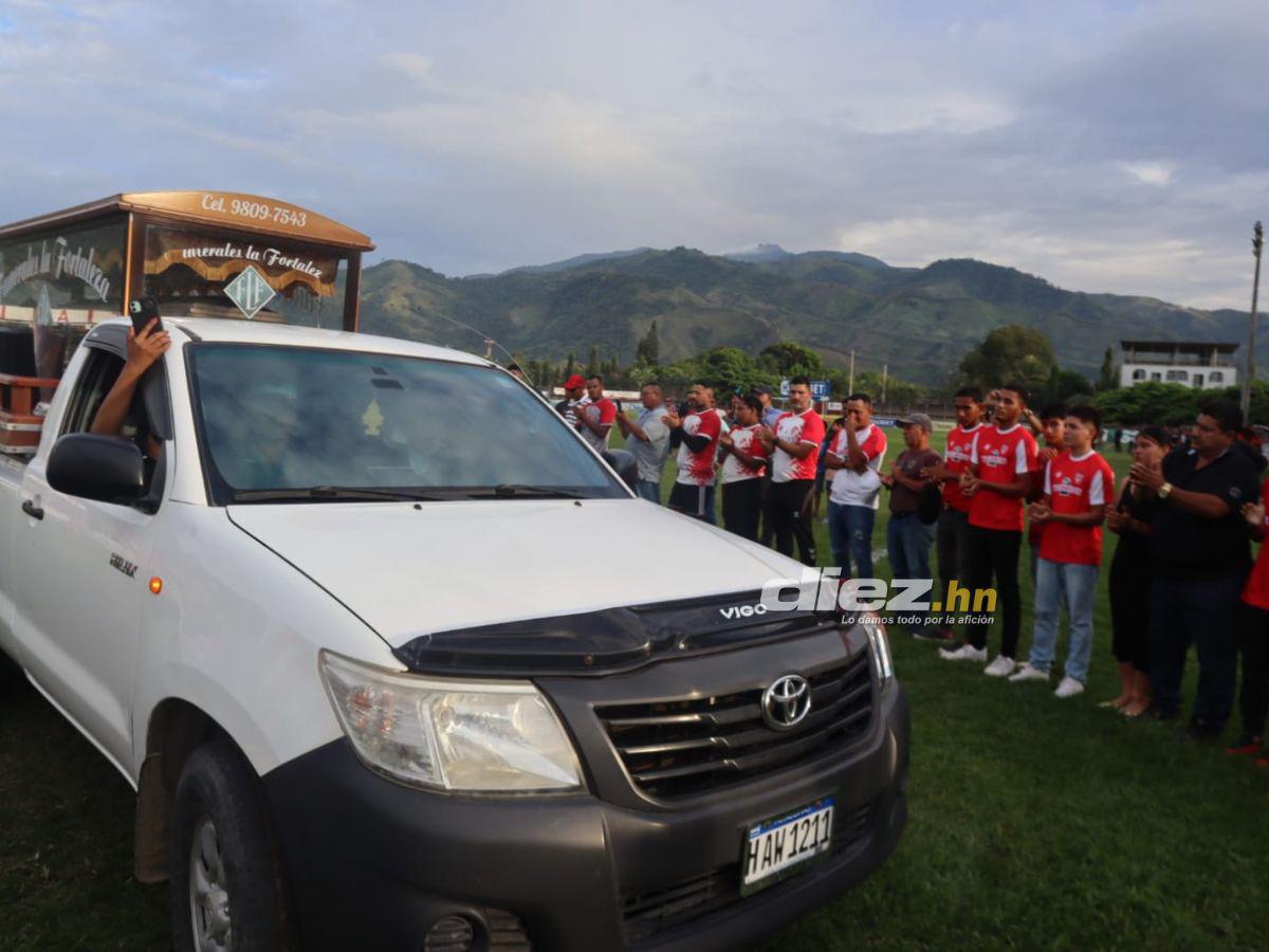 Llantos de “Rambo” de León con Ricardo Elencoff y hubo vuelta olímpica: el desgarrador adiós a Hermelindo Cantarero