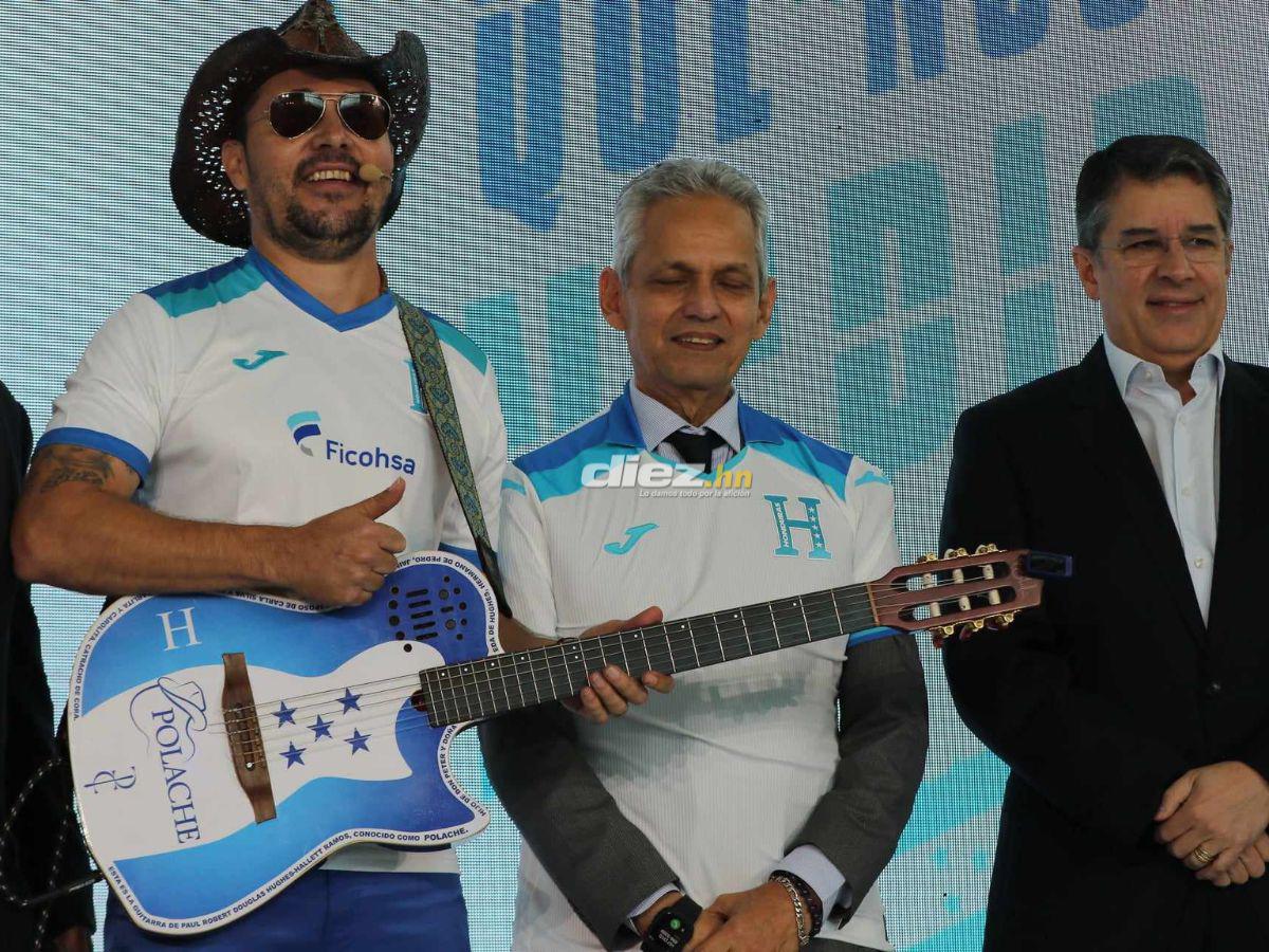 Ovación total a Reinaldo Rueda, el show de Polache, el exjugador que acompañó al DT de Honduras y el curioso obsequio al cafetero