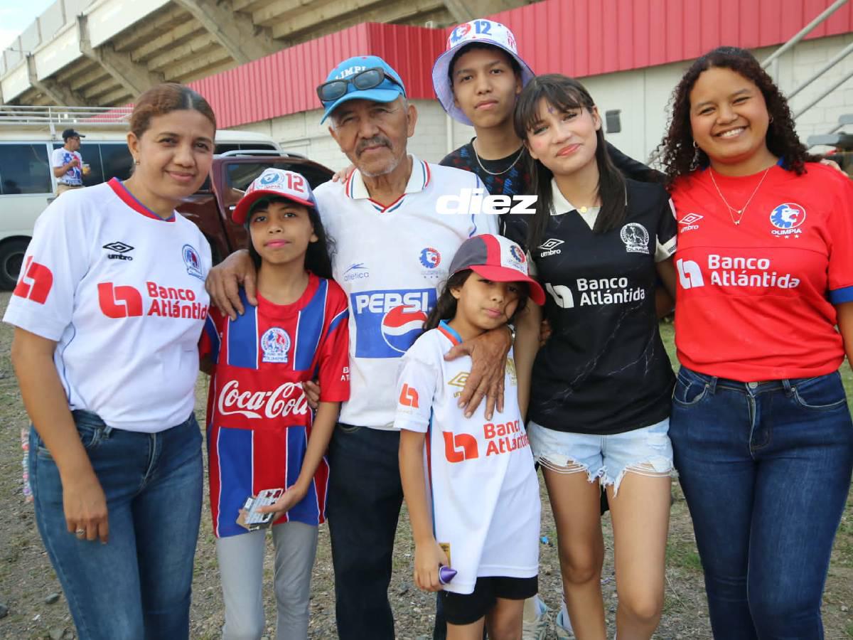 Con entusiasmo llegaron los hinchas olimpistas al estadio Carlos Miranda.