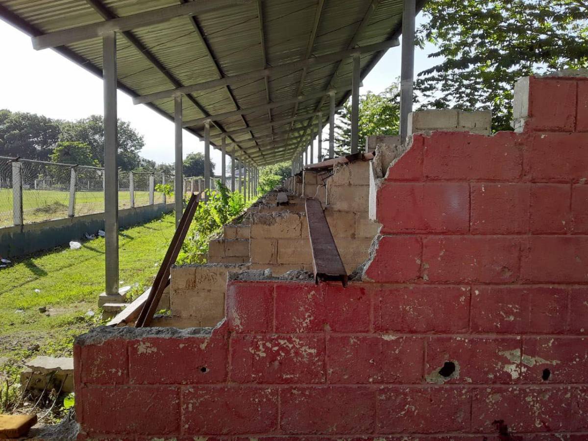El estadio Milton Flores de La Lima en completo abandono: La detestable forma en cómo entrenan las Ligas Menores