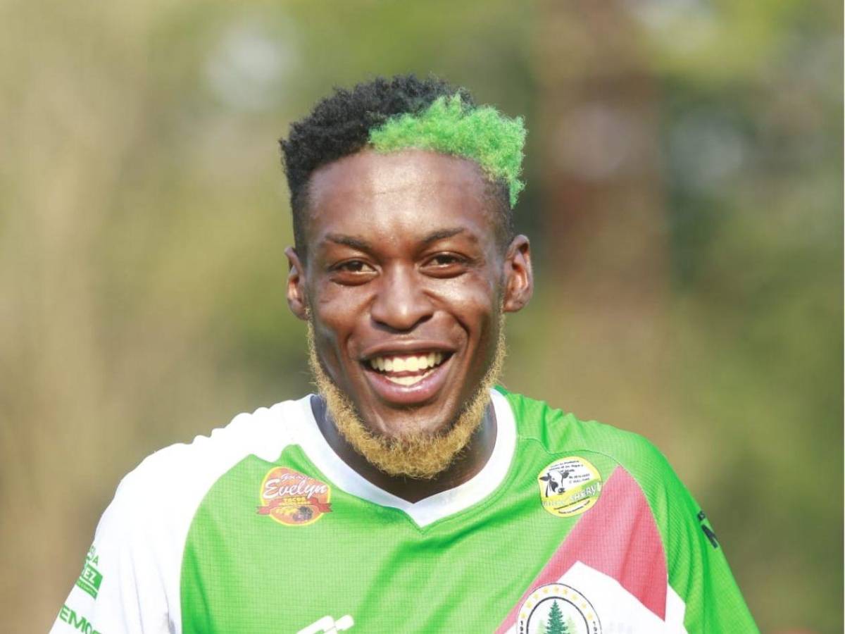Jugador de Hondupino fue trasladado al hospital, chicas bellas y los infiltrados