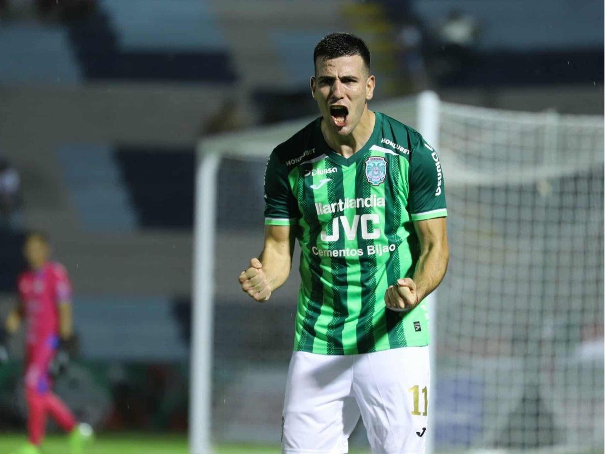 Chica de lentes enamoró, gestos tristes en Victoria tras goleada de Marathón y Messiniti con dedicatoria en La Ceiba