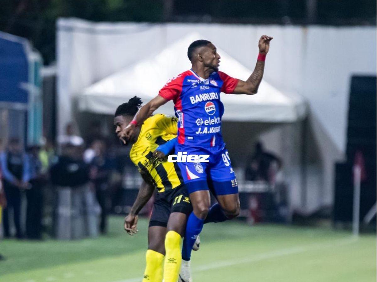 Amargura en Real España, el impresionante tifo, curioso beso que nadie vio y la locura de los hinchas del Xelajú